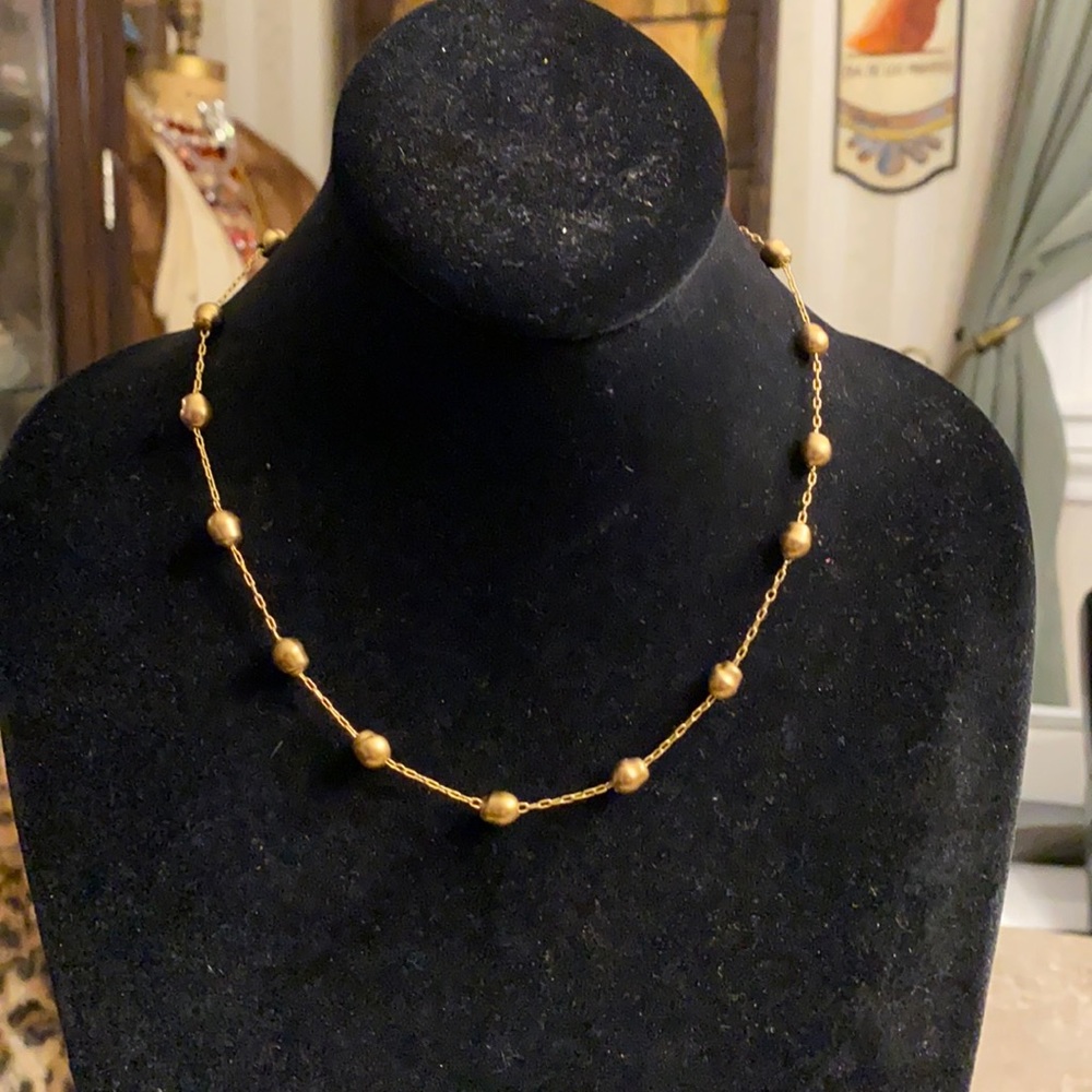 Goldtone Resin pearl necklace dash/dot design